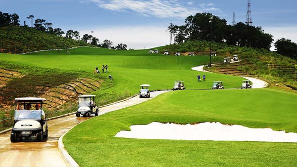 Sân golf tại Vinhomes Hạ Long Xanh