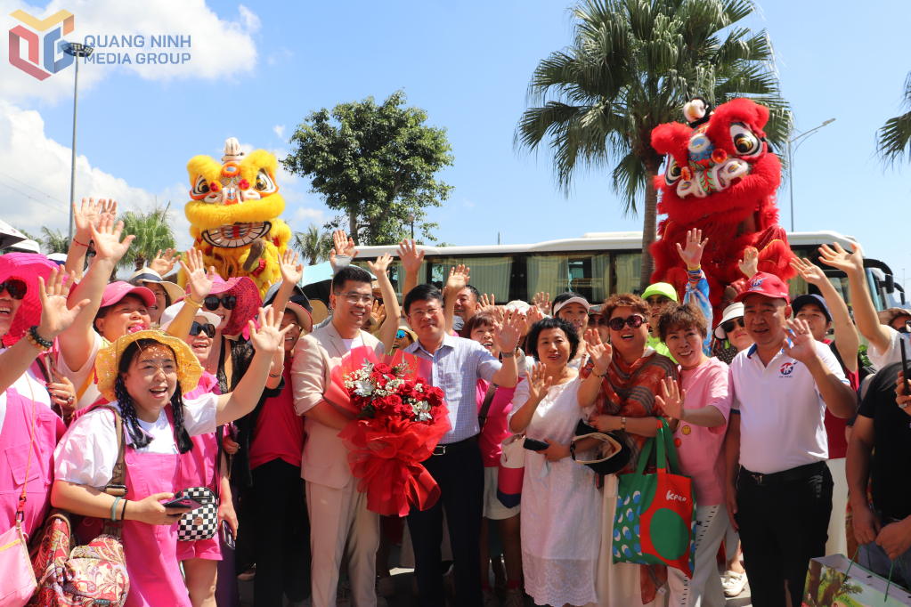 1.000 du khách Trung Quốc du lịch Hạ Long