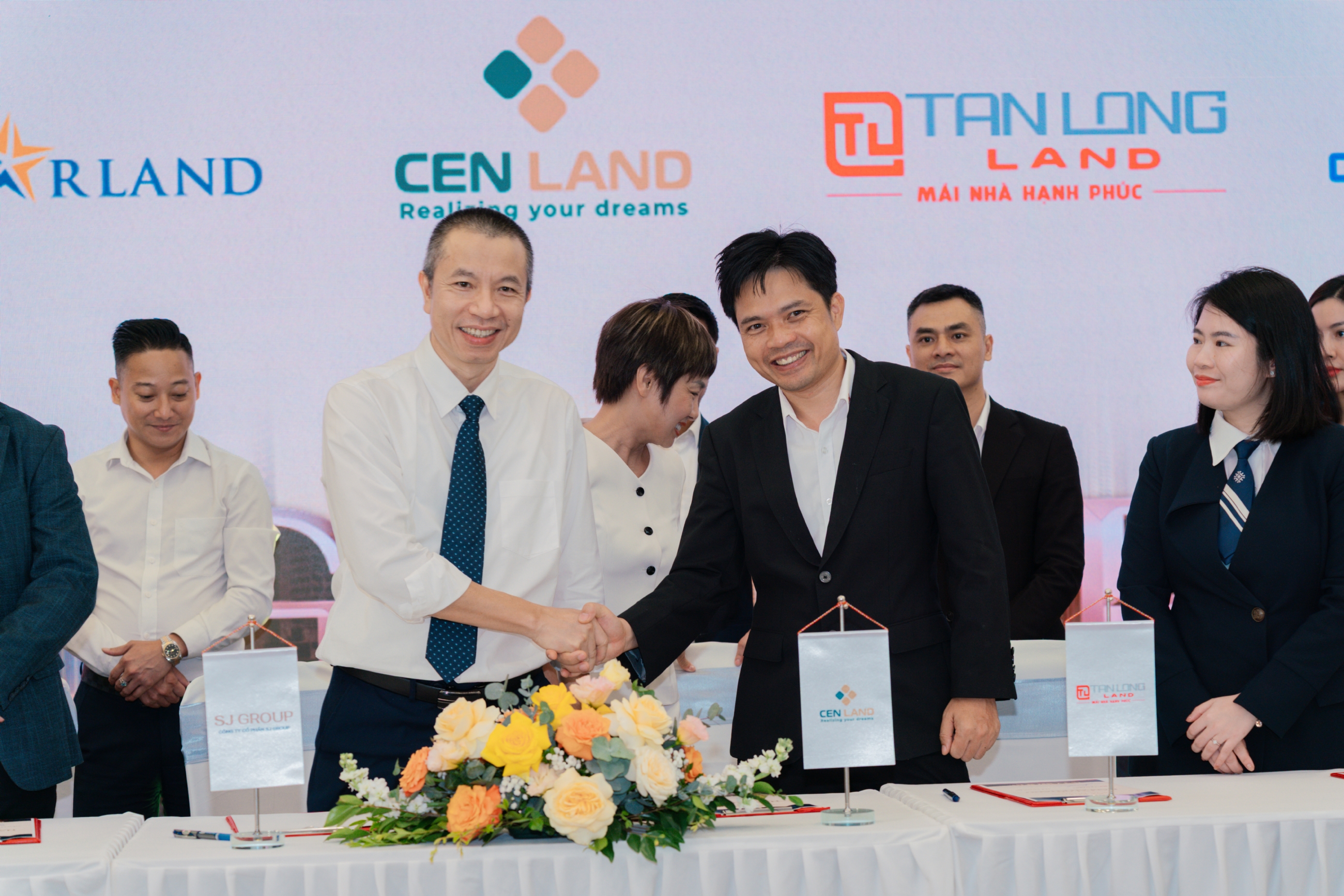Đại diện Tân Long Land và đại diện Chủ đầu tư dự án Nam An Khánh