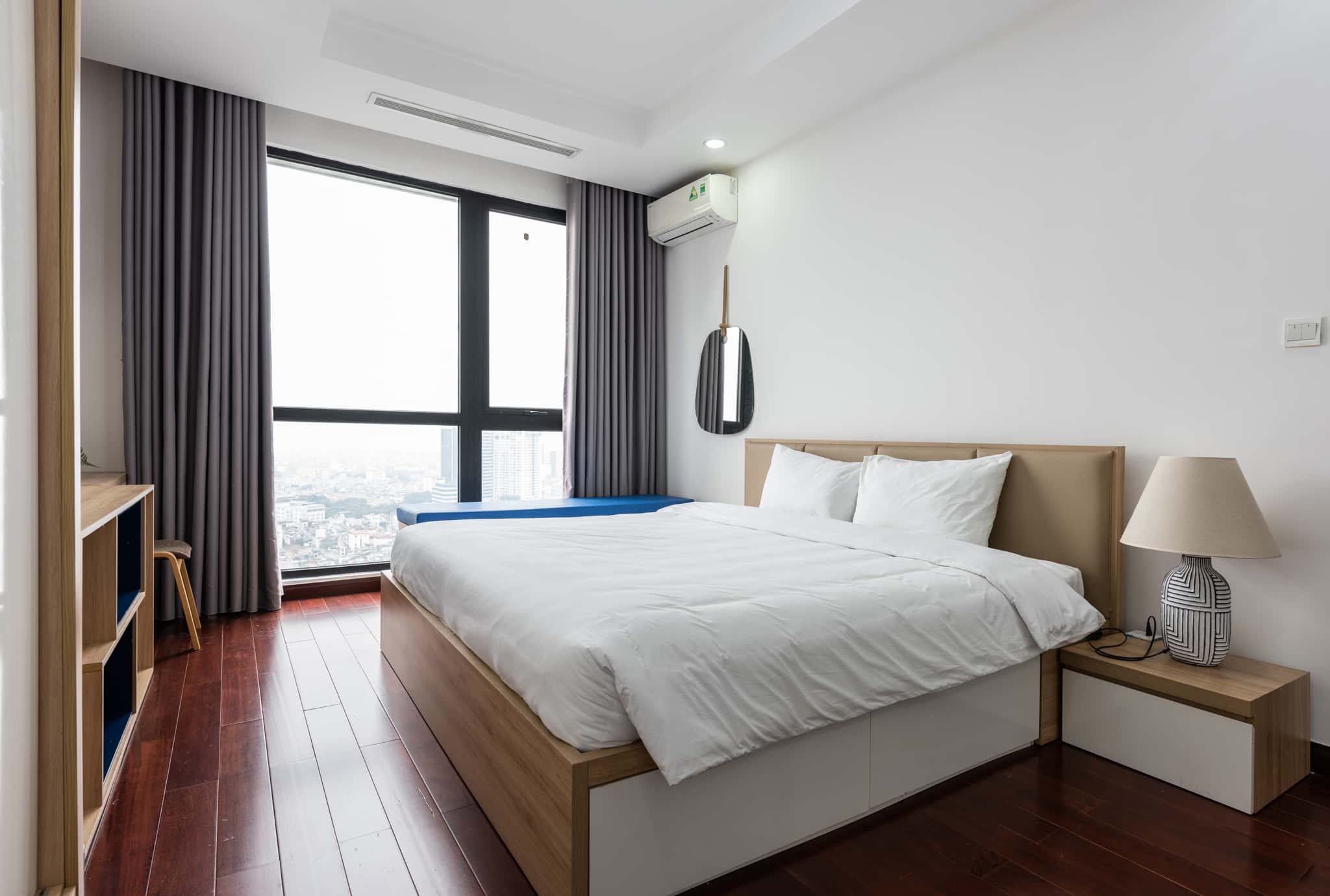 Bán căn hộ 2 phòng ngủ Royal Mansion