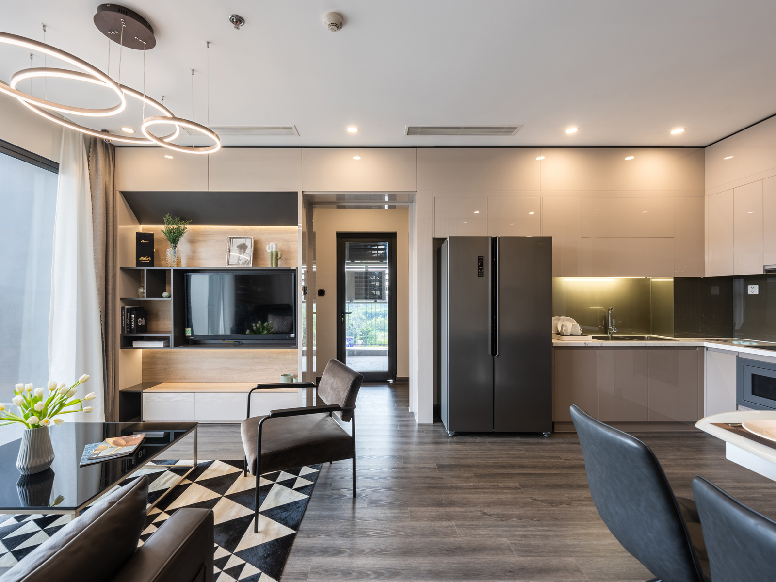 Cho thuê căn hộ 3 phòng ngủ Vinhomes Urban Lake 