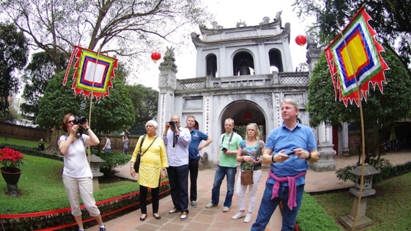 Hoàn Kiếm là nơi phục vụ nhu cầu du lịch ăn uống nghỉ ngơi của đông đảo người nước ngoài khid đến Việt Nam.