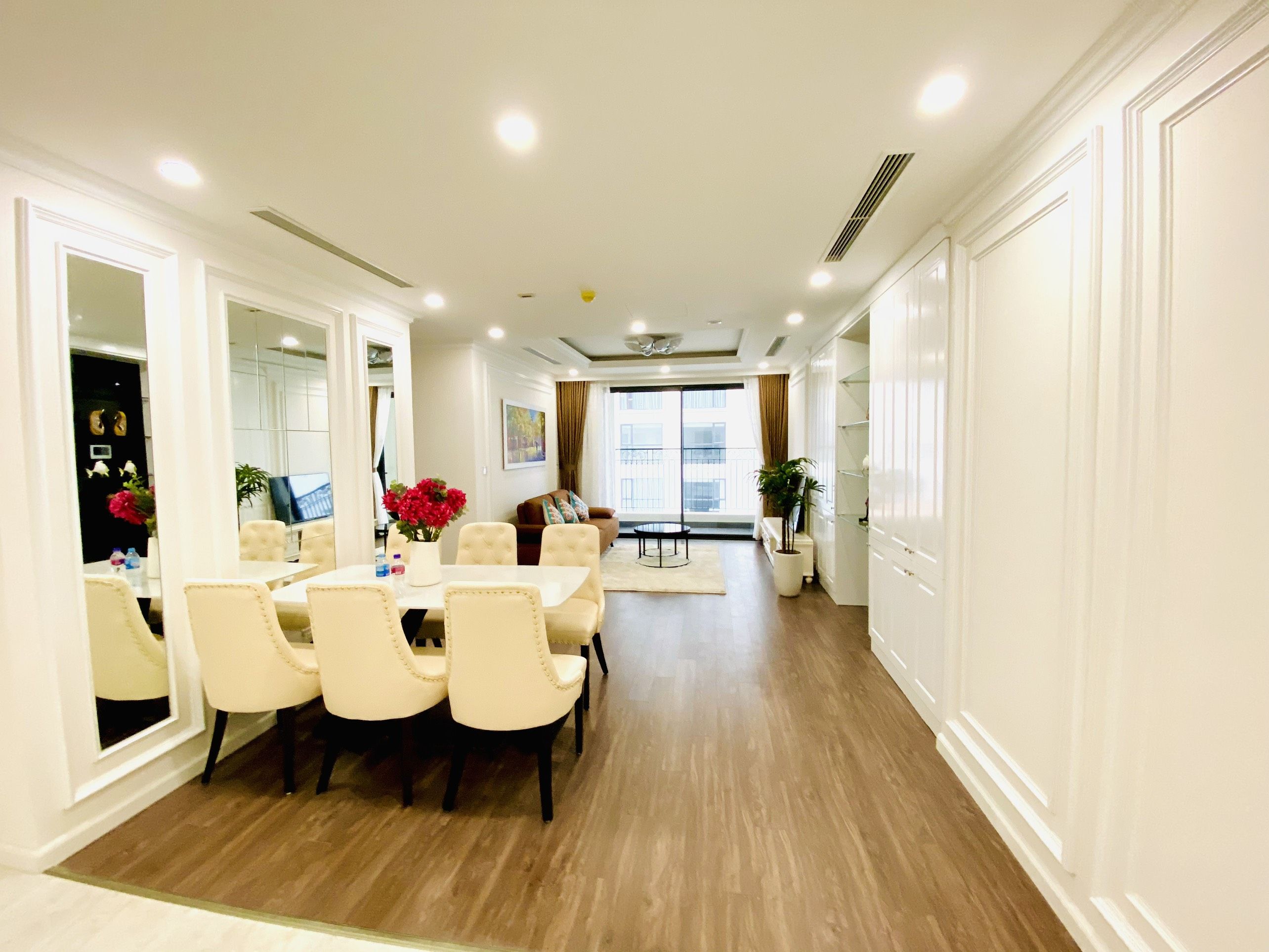Bán căn hộ 3 phòng ngủ Watermark 395 Lạc Long Quân, Tây Hồ